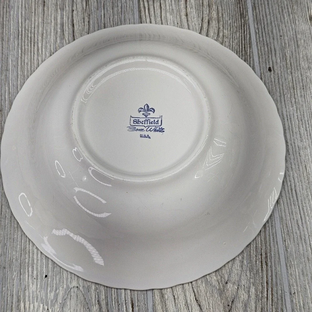 Sheffield Bone White USA Swirl Rim 9 Inch Ceramic Serving Bowl Glossy White